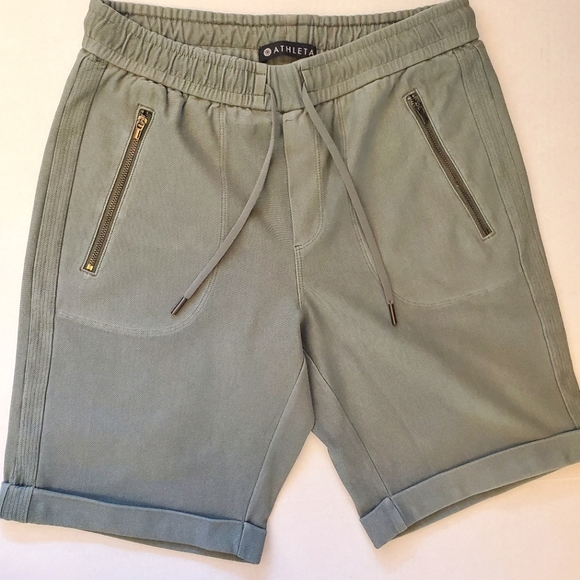 Athleta Pants - Athleta Faralla bermuda short in olive green Size 2. E19